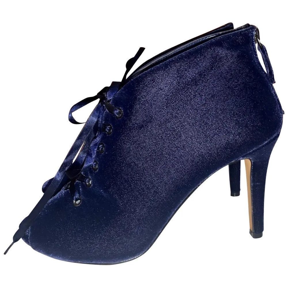New blue velvet White house black market booties size 9